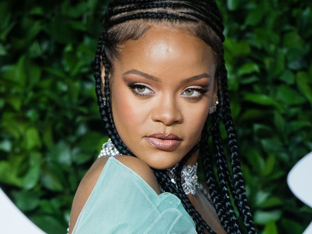 Fotografias De Rihanna Alimentando A Misterioso Bebe Dicomania